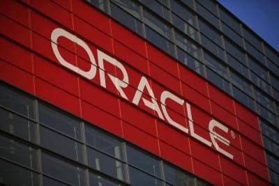 В 3-м финквартале чистая прибыль Oracle выросла почти вдвое - smartmoney.one - Reuters