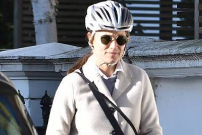 принц Гарри - Кейт Миддлтон - Беременная Пиппа Миддлтон на прогулке с сыном в Лондоне - skuke.net - Лондон - Новости