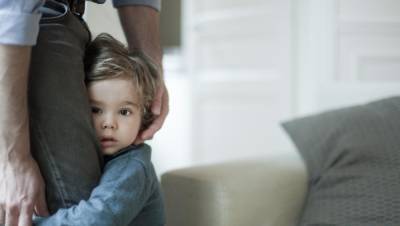 Застенчивый ребенок: как помочь малышу преодолеть замкнутость - 24tv.ua