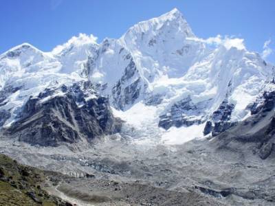 Власти Непала сняли запрет на восхождение на Эверест, введенный ранее из-за COVID-19 - unn.com.ua - Киев - Непал