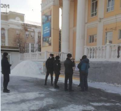 Алексей Навальный - Алексей Шварц - В Кургане вышедшего на пикет сторонника Навального забрали в полицию - znak.com