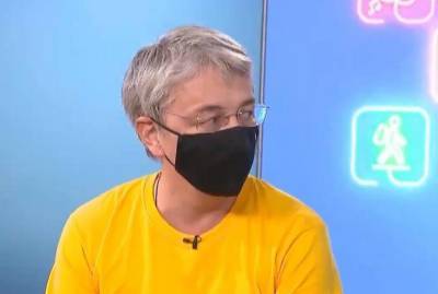 Александр Ткаченко - Ткаченко вторым из Кабмина вакцинировался от коронавируса: в прямом эфире на форуме - kp.ua - Черновцы
