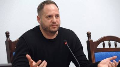 Владимир Зеленский - Андрей Ермак - Бой фейкам и пропаганде: Центр противодействия дезинформации готовы запустить на базе СНБО - 24tv.ua - Новости