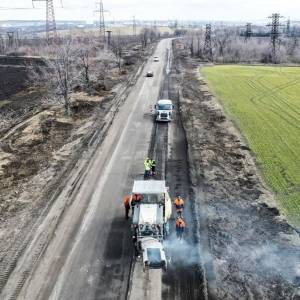 Под Запорожьем уже ремонтируют дорогу в сторону Никополя. Фото - reporter-ua.com - Кривой Рог - Запорожская обл. - Запорожье - Никополь