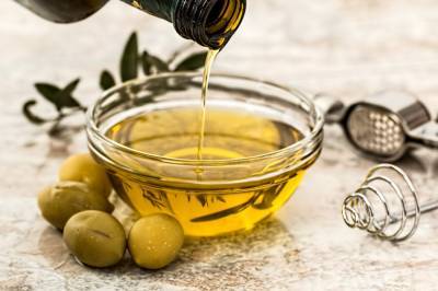 Подсолнечное, оливковое или льняное: какое масло самое полезное для здоровья - 24tv.ua