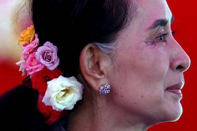 Аун Сан Су Чжи - Военная хунта Мьянмы обвинила бывшего лидера в получении взяток золотом - lenta.ru - Бирма