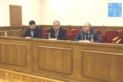 Умаросман Гаджиев встретился с представителями Молодежного парламента Дагестана - mirmol.ru - респ. Дагестан