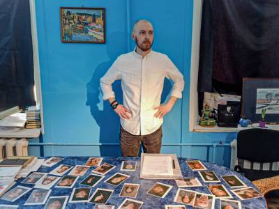 «Каждый день щипать бога за бороду». Главный режиссер тверского ТЮЗа рассказал, почему зритель должен заглядывать в окна театра - afanasy.biz - Тверь