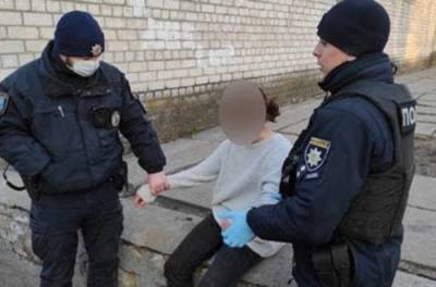 В Днепре школьница посреди улицы пыталась вскрыть себе вены - from-ua.com - Киев