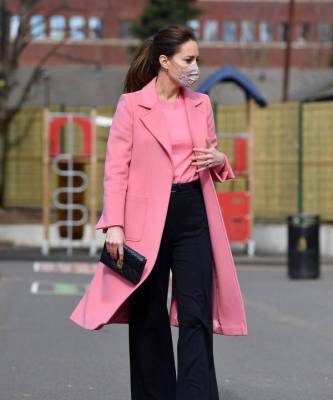 принц Уильям - принц Гарри - Кейт Миддлтон - Опря Уинфри - И снова розовый: Кейт Миддлтон в невероятно красивом пальто оттенка жвачки - skuke.net - Лондон