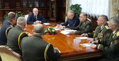 Александр Лукашенко - Лукашенко приказал армейским генералам готовиться к гражданской войне - lenta.ua