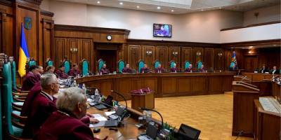 Александр Тупицкий - Отмена части антикоррупционной реформы: перед решением судьи КСУ писали заявления о самоотводе, но сами себе отказали — Схемы - nv.ua