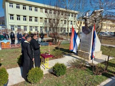 Милорад Додик - В Республике Сербской почтили память сербских детей, убитых в ходе... - politnavigator.net - Сербия - Сараево