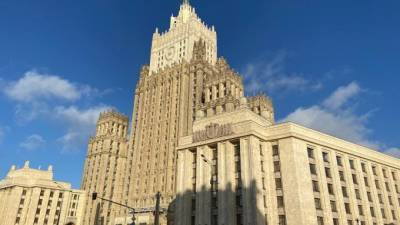 Мария Захарова - В МИД заявили, что Россия не участвует в политических гонках по вакцинам - piter.tv
