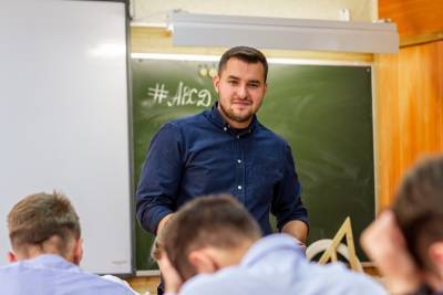 «Надо говорить о полутонах»: классный «папа» Михаил Уразов – о своем опыте воспитания школьников - gorcom36.ru - Воронеж