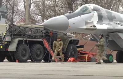 Украинский - «Вероятно будет списан»: Украинский офицер на автомобиле протаранил истребитель МиГ-29 ВС ВСУ - topwar.ru - Киев