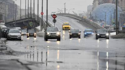 Столичных автомобилистов предупредили о гололедице на дорогах в выходные - m24.ru - Москва - Московская обл.