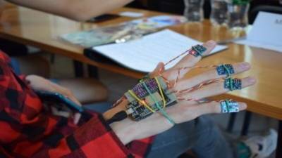 Украинский - Украинский студент создал клавиатуру-перчатку MPBoard: о разработке - 24tv.ua - Харьков