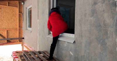 В РФ женщина полгода забирается домой через окно: бывший муж забрал себе все двери - tsn.ua - Россия - Петрозаводск