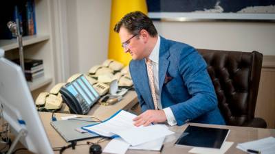 Дмитрий Кулеба - Украина призвала Россию "занять неполитизированную позицию" - vesti.ru - Крым - Эстония