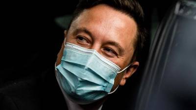 Илон Маск - Инвестор Tesla подал в суд на Маска из-за публикаций в Twitter - iz.ru