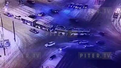 Видео: на пересечении Испытателей и Коломяжского столкнулись два авто - piter.tv - Санкт-Петербург