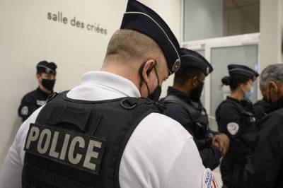 Во Франции - Во Франции школьник с ножом угрожал убить учителя - 24tv.ua