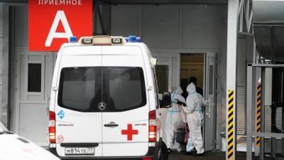 В России за сутки зарегистрировано 9908 случаев коронавируса - iz.ru - Москва - Санкт-Петербург - Московская обл.