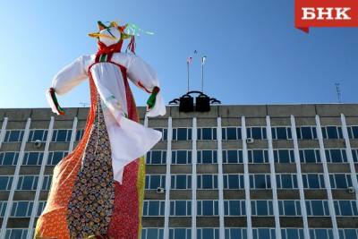 Виктор Бобыря - Без огонька: в Сыктывкаре на Масленицу мастерили чучела, но не сжигали - bnkomi.ru - респ. Коми - Сыктывкар