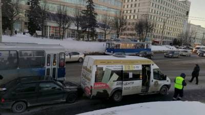 В Чебоксарах ищут угонщика пассажирского автобуса - vesti.ru - респ. Чувашия - Чебоксары - Новочебоксарск