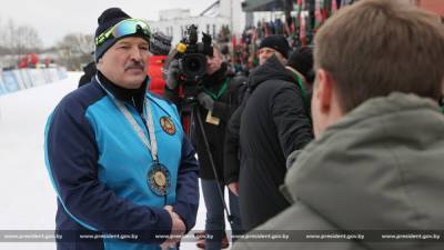 Александр Лукашенко - Лукашенко не доволен, что к нему «в штаны залезли» - naviny.by