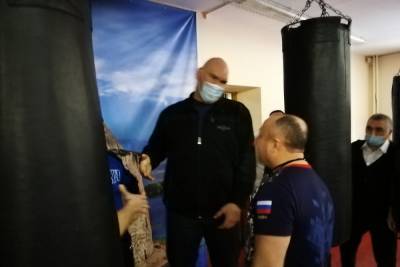 Николай Валуев - Николай Валуев рассказал, как нужно драться псковским девушкам - mk-pskov.ru - Псков
