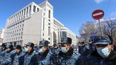 Никол Пашинян - Армен Саркисян - Стычки начались между оппозицией и полицией в Ереване - iz.ru - Израиль - Ереван