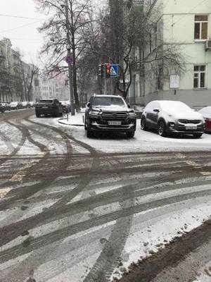 Давид Арахамия - Алексей Билошицкий - Патрульная полиция оштрафовала Арахамию за парковку автомобиля на «зебре». ФОТО - enovosty.com - Киев