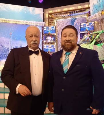 Александр Пономарев - Липецкий писатель напоил молоком Якубовича и выиграл на «Поле Чудес» - lipetskmedia.ru - Липецкая обл.