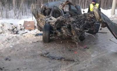 На трассе Тюмень - Ханты-Мансийск легковушка разбилась о большегруз - news.megatyumen.ru - Ханты-Мансийск - Тюмень