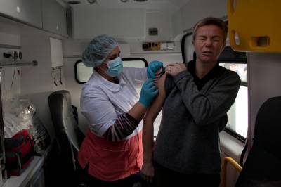 Александр Беглов - Смольный заявил о нехватке вакцины на некоторых прививочных пунктах - neva.today - Санкт-Петербург