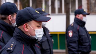 Дебошира с ножом уральским полицейским пришлось «успокаивать» стрельбой - newinform.com - Тюмень - Свердловск