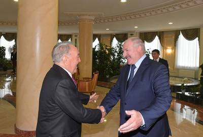 Александр Лукашенко - Нурсултан Назарбаев - Лукашенко рассказал о золотых часах, которые ему подарил Назарбаев - naviny.by