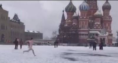 Федор Достоевский - "Сон смешного человека": на Красной площади голый мужчина устроил перформанс - unn.com.ua - Москва - Россия - Киев - Площадь