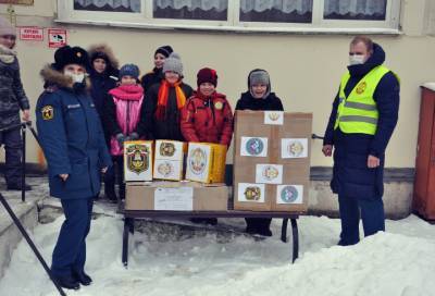 В Выборге сотрудники МЧС собрали детские вещи для центра соцобслуживания - online47.ru - Ленинградская обл. - район Лужский - Выборг