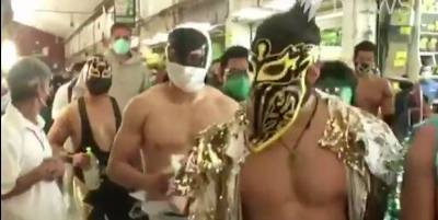В Мехико профессиональные рестлеры придумали способ заставить людей носить маски - видео - ТЕЛЕГРАФ - telegraf.com.ua - Мексика - Мехико
