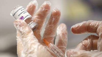 В Норвегии трое врачей госпитализированы с тромбами после вакцинации AstraZeneca - m24.ru - Норвегия - Англия - Дания