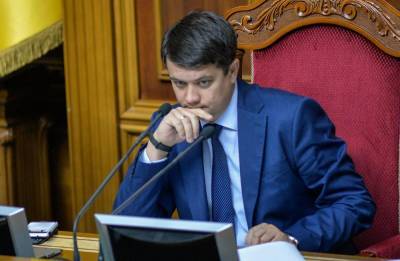 Дмитрий Разумков - Давид Арахамия - Александр Корниенко - В «Слуге народа» объяснили, почему Разумков не вошёл в политсовет партии - sharij.net