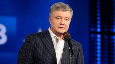 Петр Порошенко - Александр Лукашенко - Николай Азаров - «Отъявленнейший мародер»: экс-премьер Украины заявил о $45 млн у Порошенко дома - 5-tv.ru - Молдавия - Албания