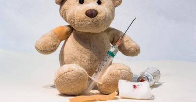 Пациентка расплакалась, получив необычный рецепт после вакцинации от COVID-19 - skuke.net