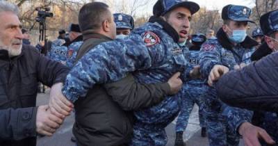 Никол Пашинян - Армен Саркисян - В Армении протестующие подрались с полицией, есть задержанные - dsnews.ua - Армения - Ереван