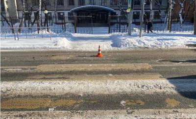 В центре Тюмени водитель иномарки сбил двух детей около школы и скрылся - news.megatyumen.ru - Тюмень - Тюменская обл.