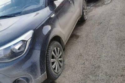 Во дворе дома в Красноярске порезали колеса всем машинам - kras.mk.ru - Красноярск