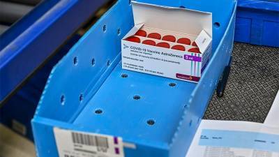 Названы причины задержки поставок вакцин AstraZeneca в ЕС - iz.ru - Голландия - Брюссель